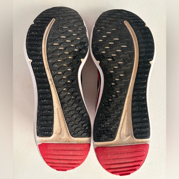 Nike Cosmic Runner shoes size 7Y - Picture 8 of 8